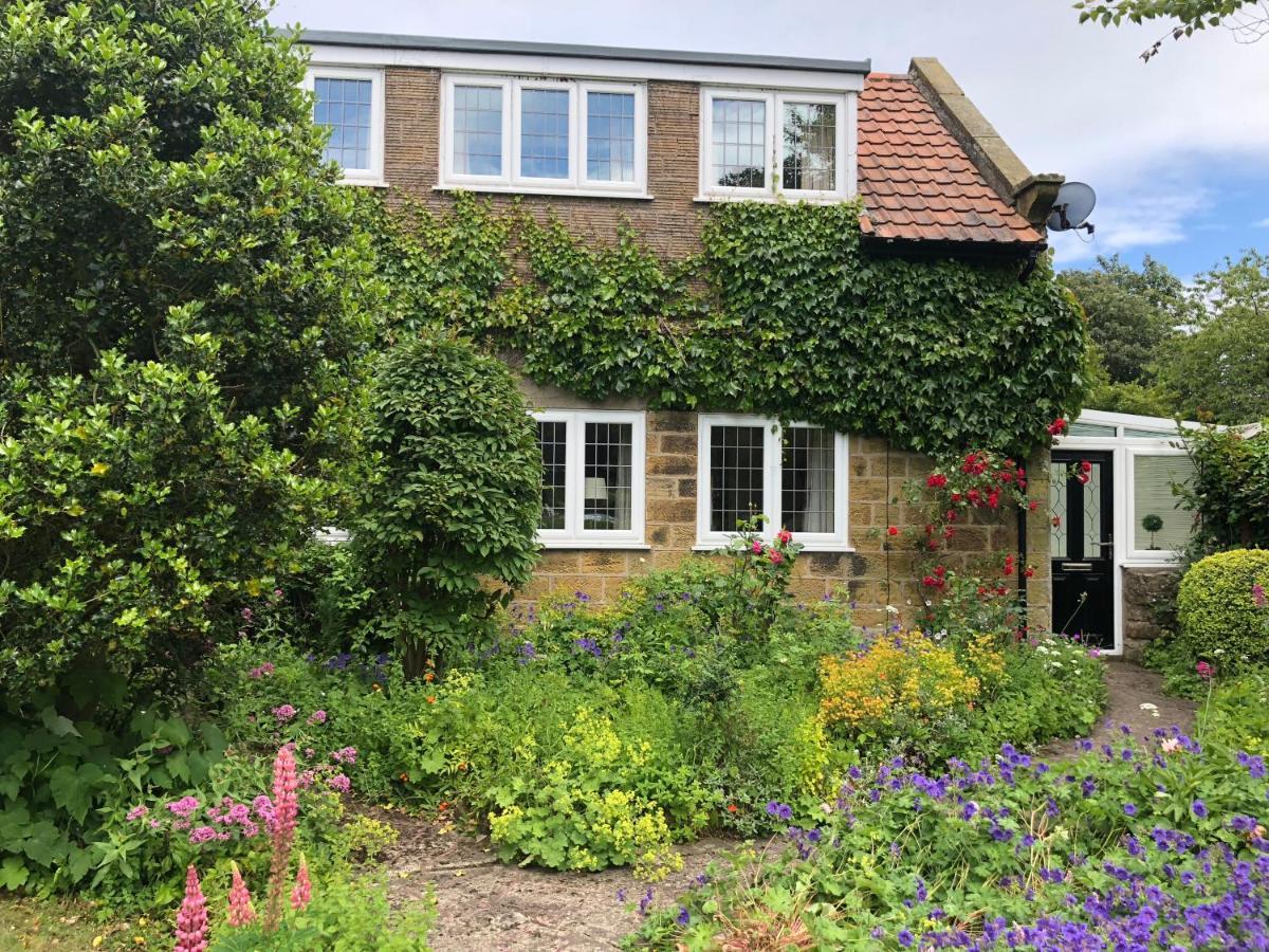 Scalby Grove Cottage Скарбъро Екстериор снимка